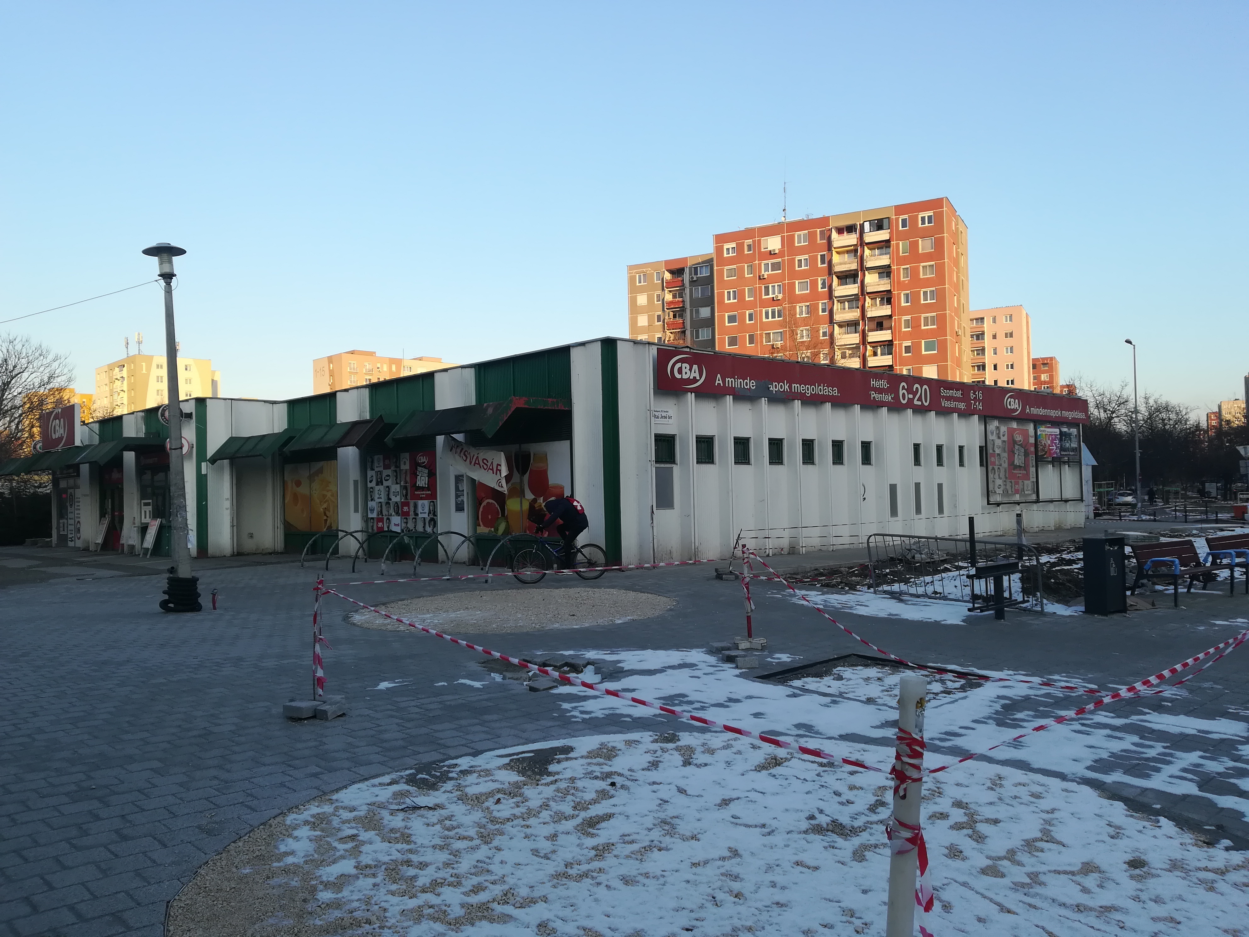Heltai Jenő tér, élelmiszerüzlet felújítása, Budapest, III. kerület kép - Tarjányi Ákos építészmérnök